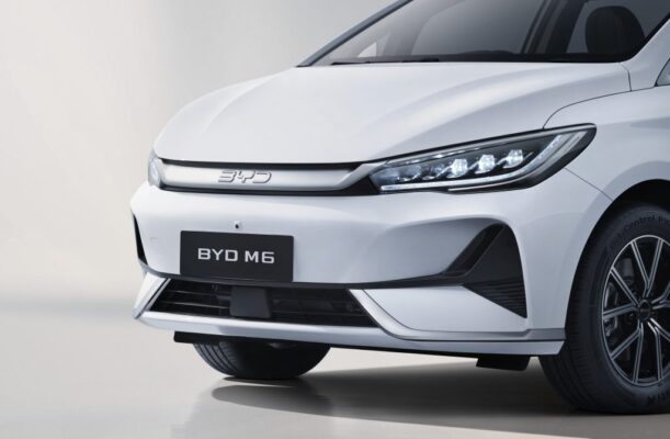 Động cơ và khả năng vận hành: Mạnh mẽ và tiết kiệm